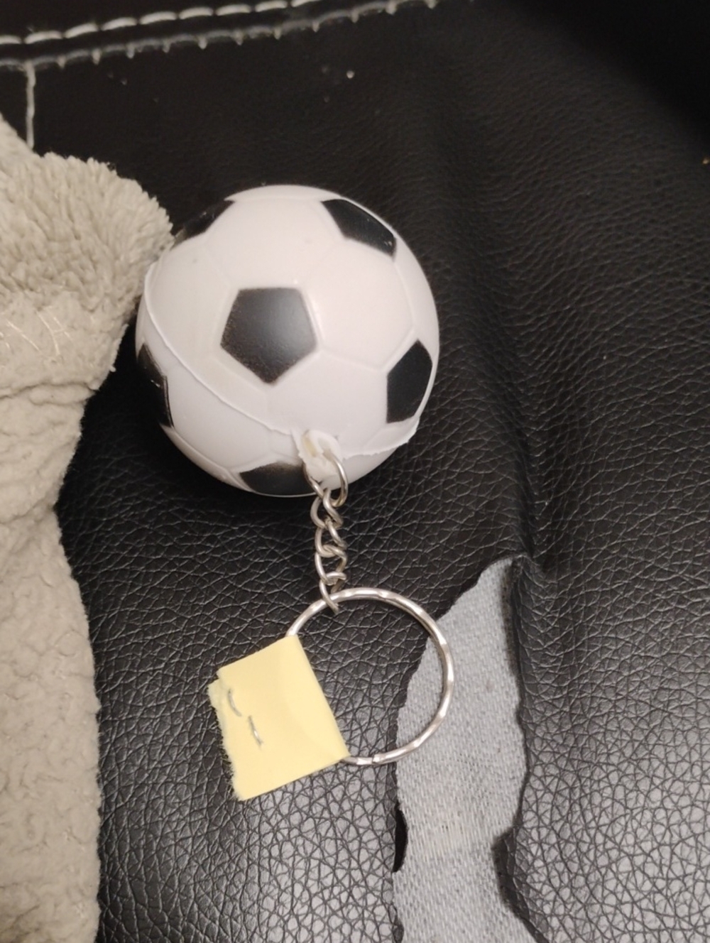 VINTAGE HYUNDAI MINI SOCCER BALL PROMO KEYCHAIN NRMINT CONDITION